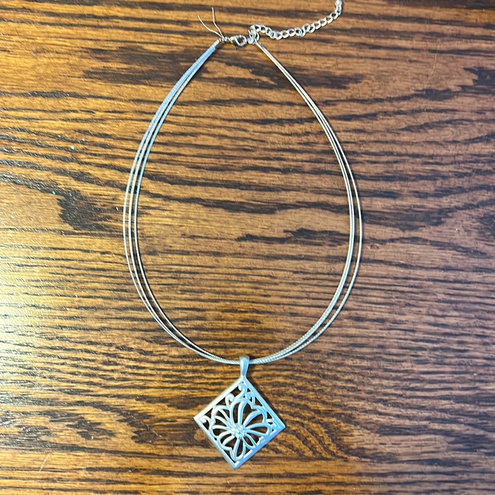 Silver necklace with removable pendant. 3 layer wire necklace w/ floral pendant
